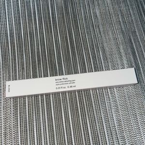 Glossier BROW FLICK IN BLOND ⭐️🌙🌼